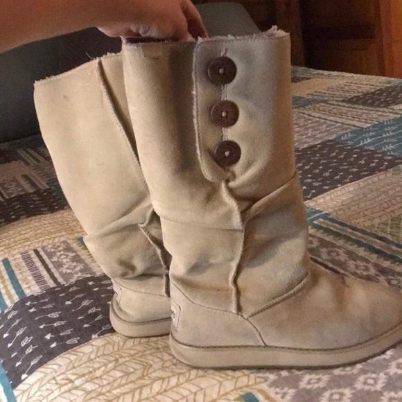 Shoes - Tan Uggs